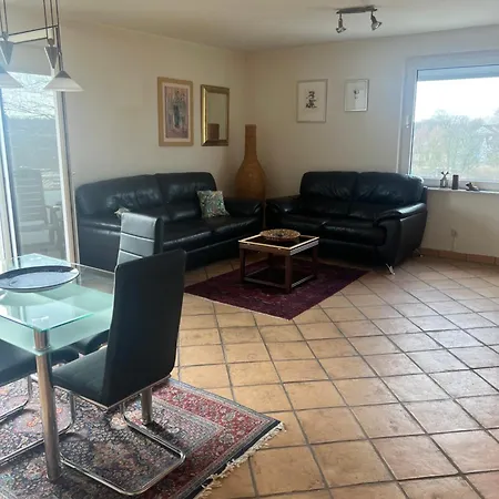 Sehr Grosse Naehe Duesseldorf, Flughafen Und Messe *