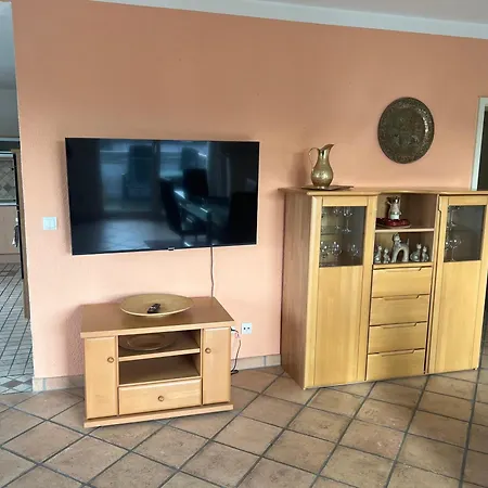 Sehr Grosse Naehe Duesseldorf, Flughafen Und Messe