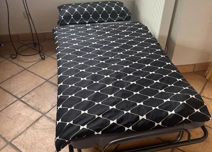 Sehr Grosse Naehe Duesseldorf, Flughafen Und Messe * Duisburg